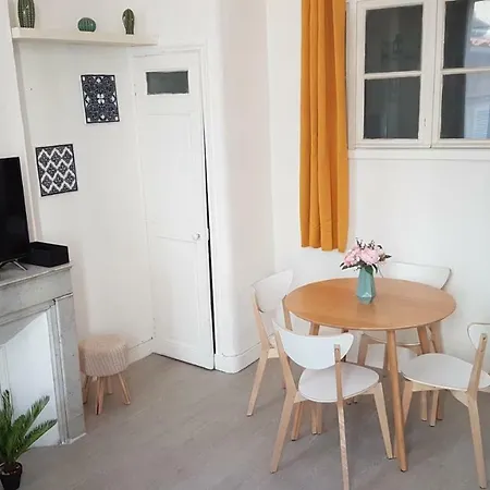 Joli 2 Pièces Climatisé Tout équipé Pour Agréable Appartement Marseille